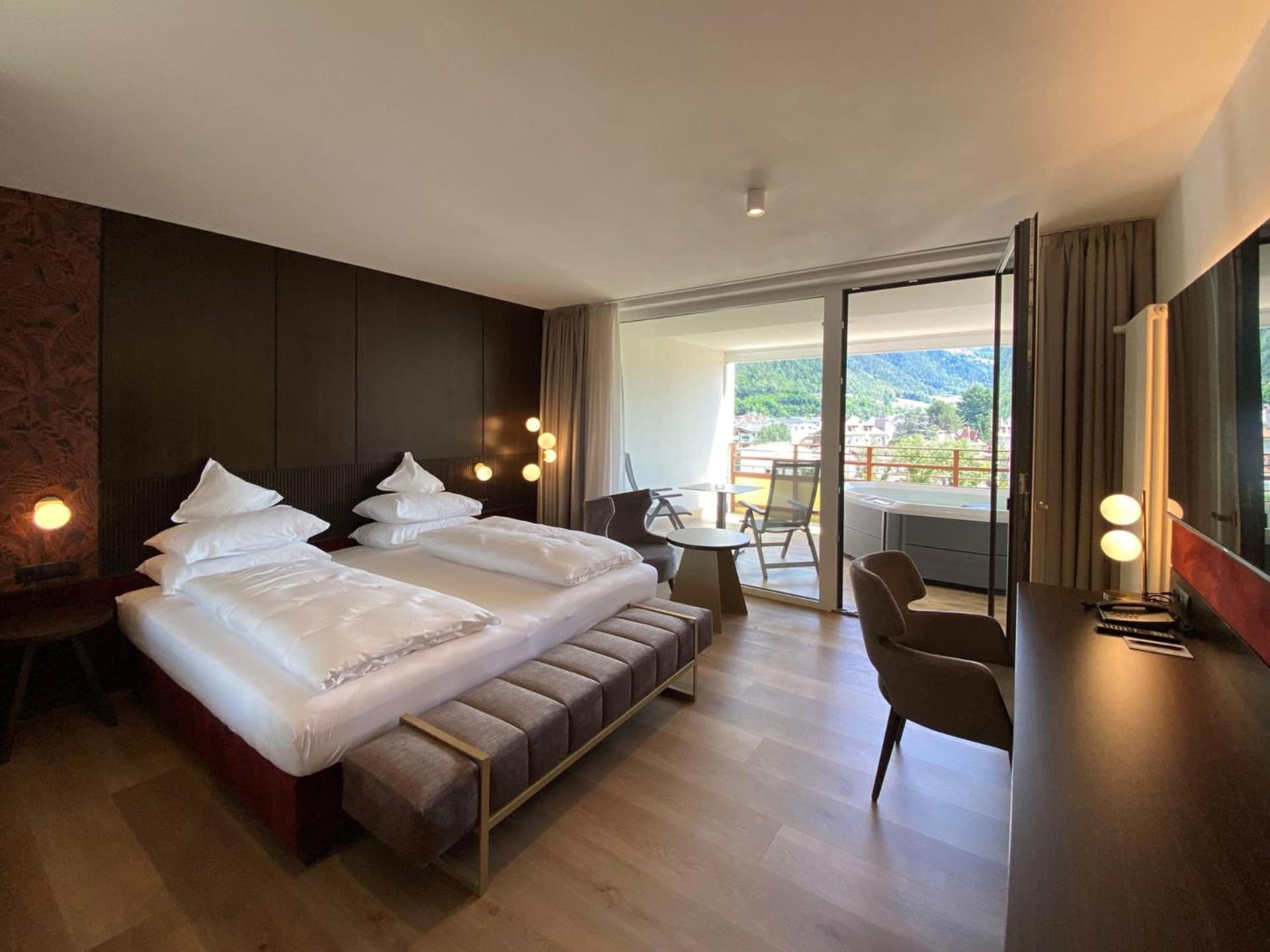 Dominik Alpine City Wellness Hotel - Adults Only Bressanone Bagian luar foto