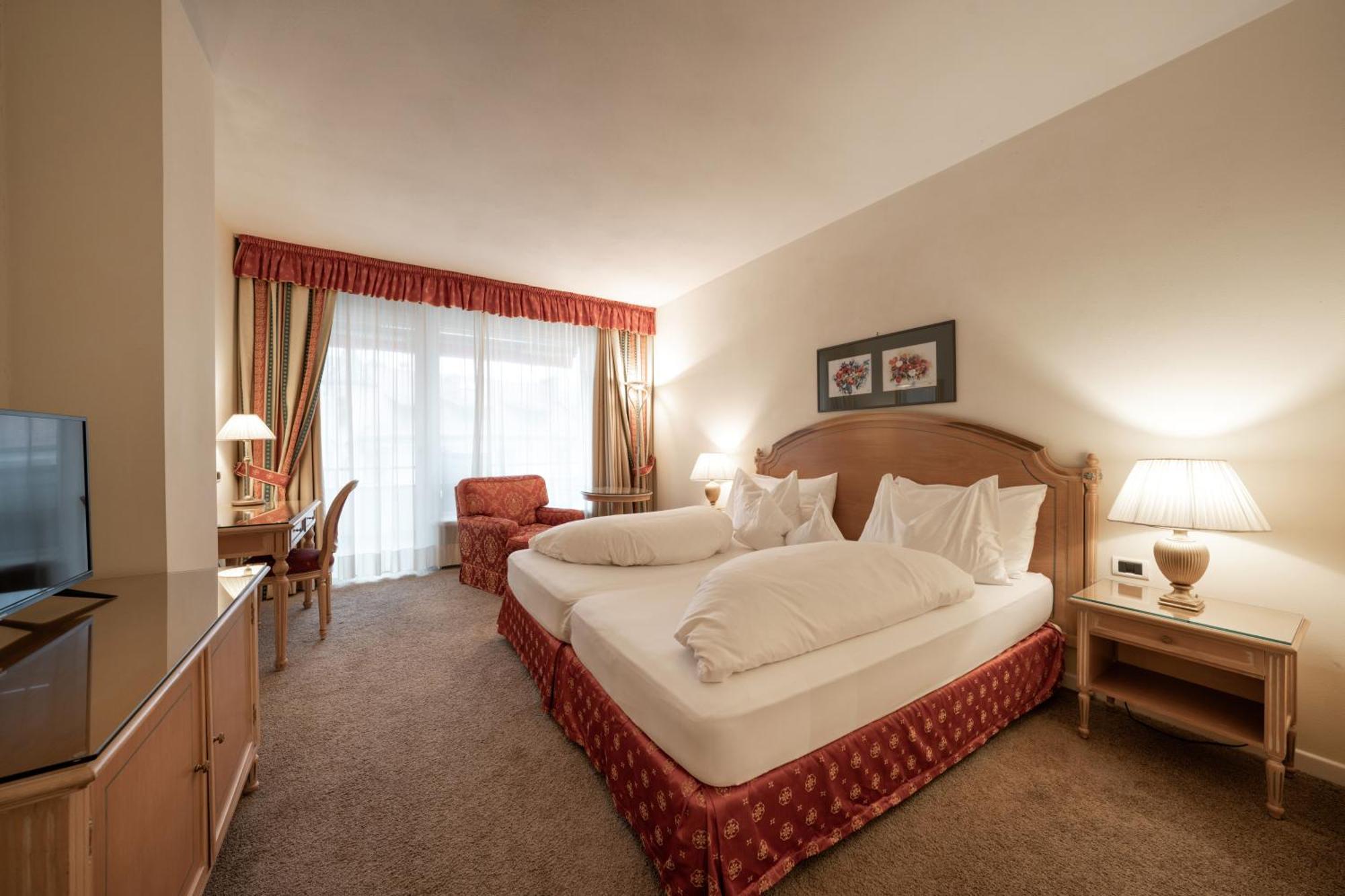 Dominik Alpine City Wellness Hotel - Adults Only Bressanone Bagian luar foto