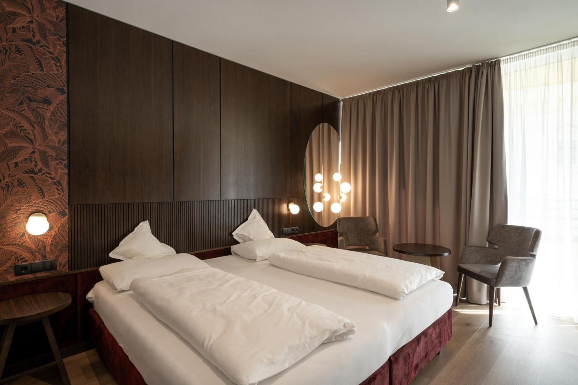 Dominik Alpine City Wellness Hotel - Adults Only Bressanone Bagian luar foto