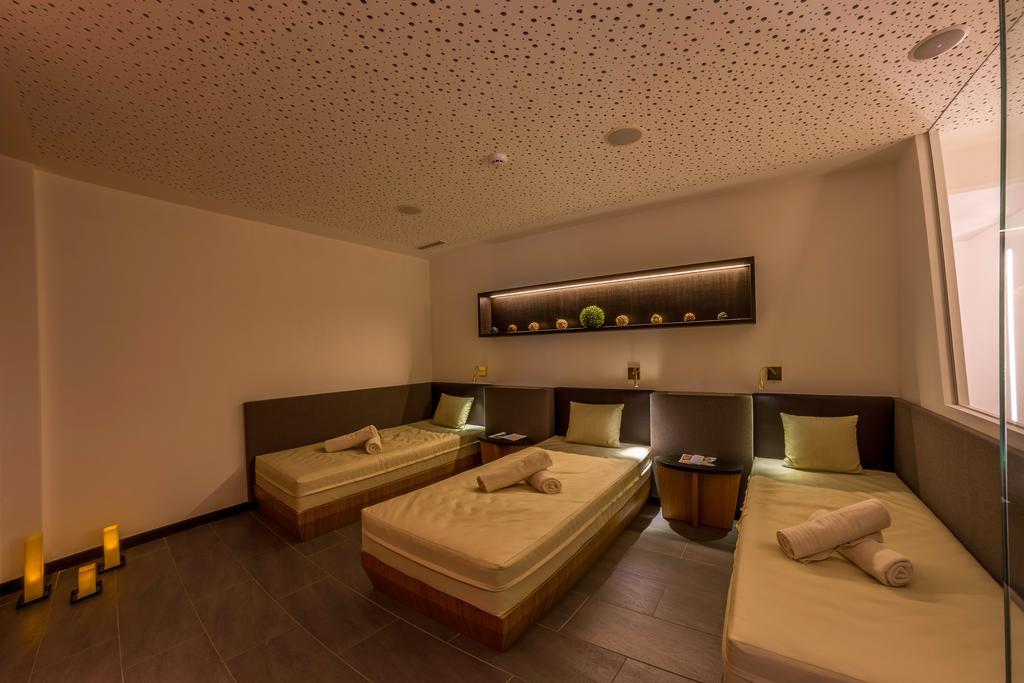 Dominik Alpine City Wellness Hotel - Adults Only Bressanone Bagian luar foto